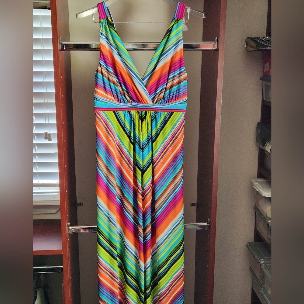 Studio JPR-  Sleeveless long length multi-color; casual maxi dress; Size Large